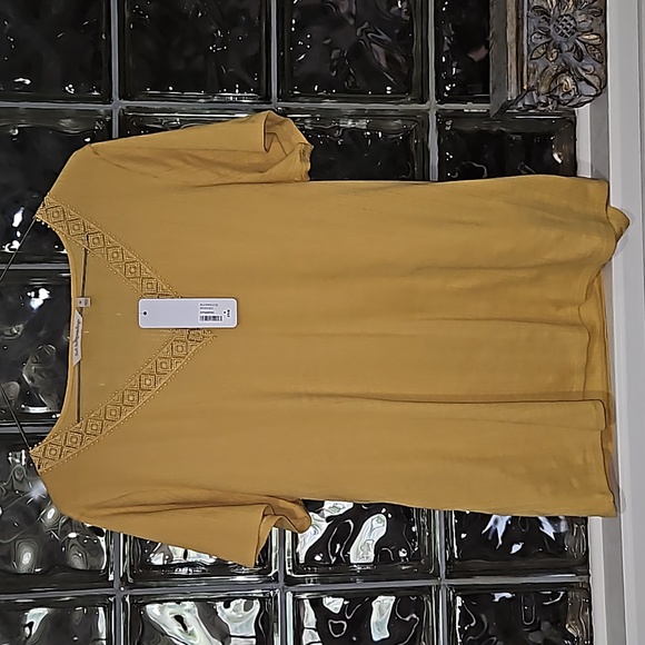 Soft Surroundings elevated V neck top w detailed collar & textured fabric Medium - Picture 2 of 9